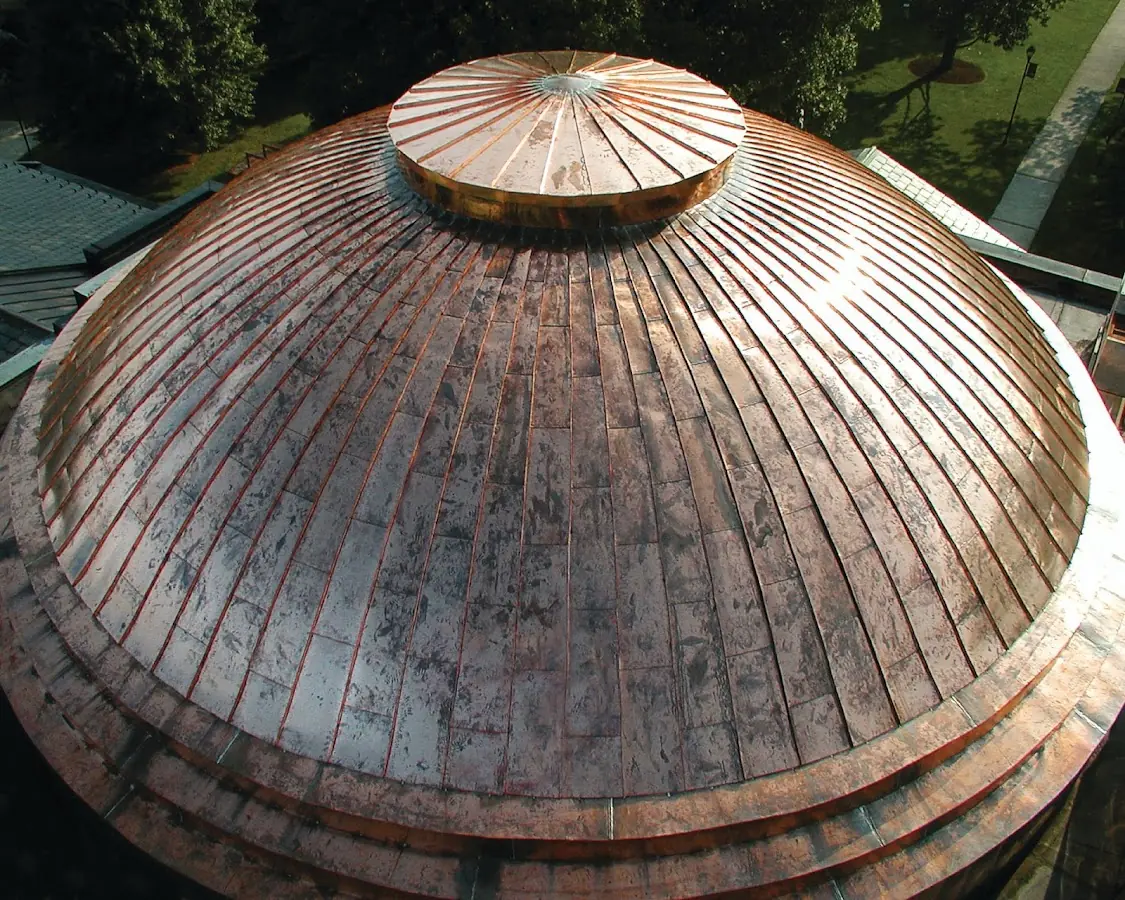 Craftsman Roofing crew installing a new roof in Willamette